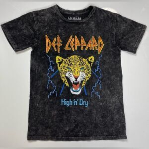 Def Leppard High N Dry Graphic T-shirt Women Small Black Acid Wash Short Sleeve